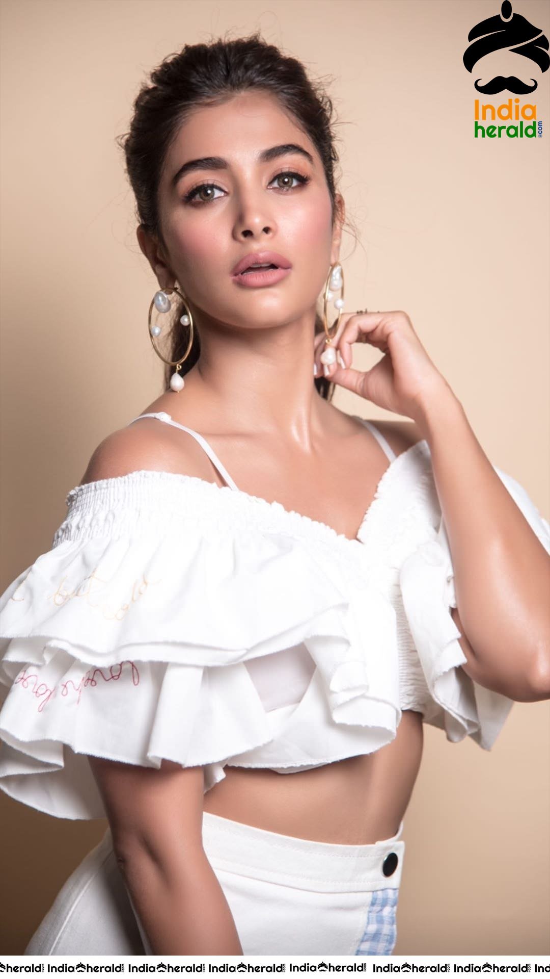 Various Hot Looks of Pooja Hegde during Housefull 4 Promotions