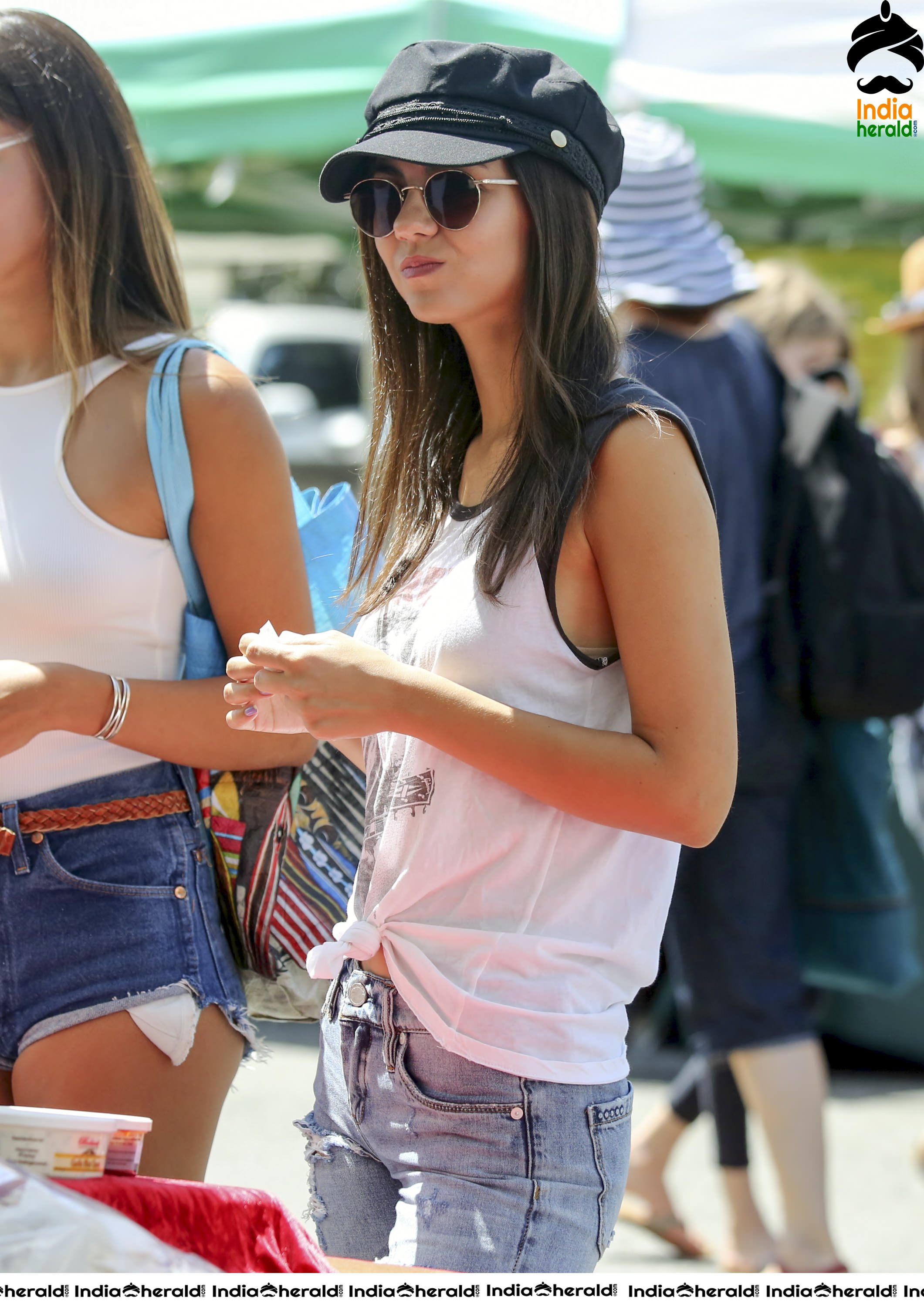 Victoria Justice at a Farmers Market with her Sister