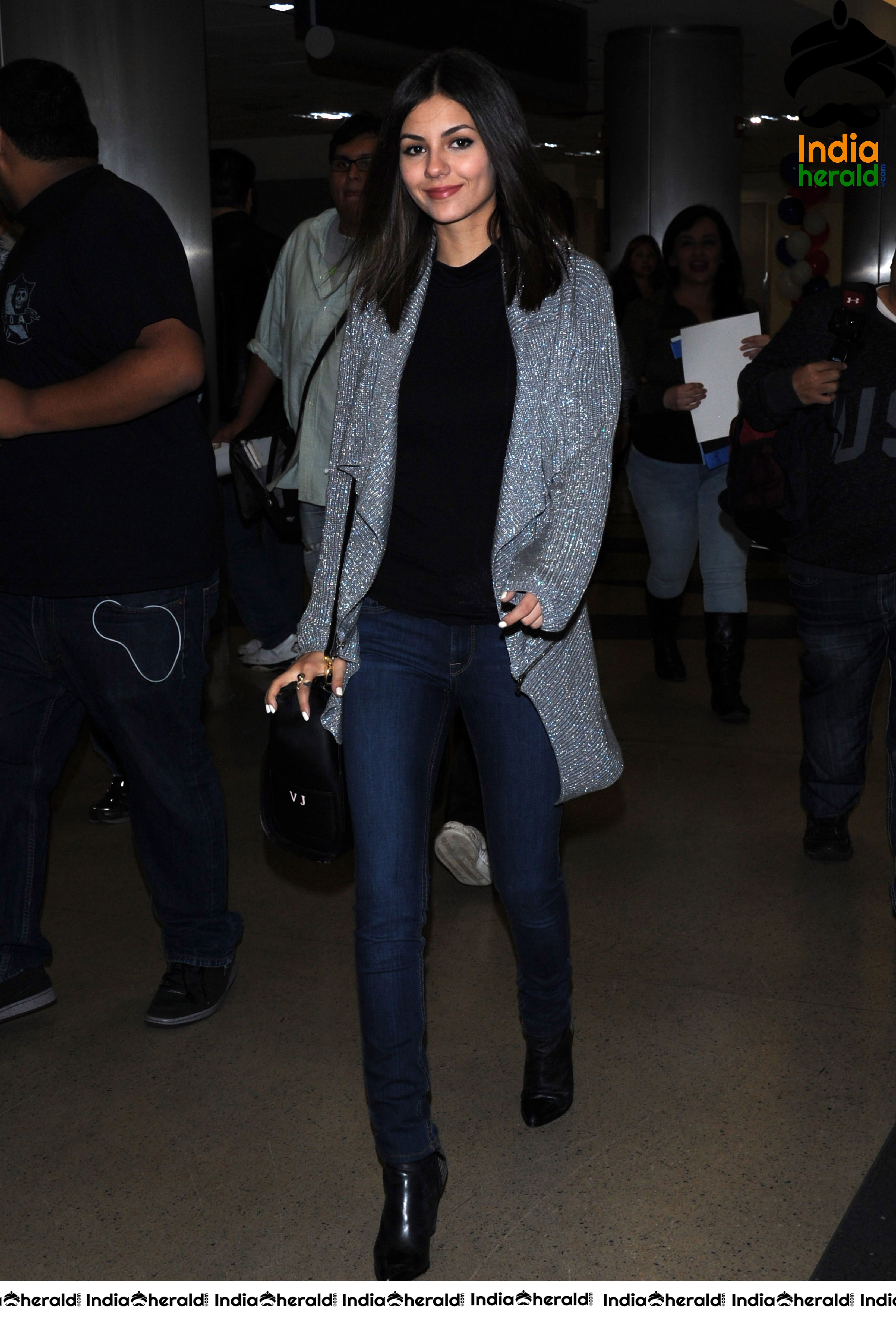 Victoria Justice Caught by Paparazzi at LAX Set 1
