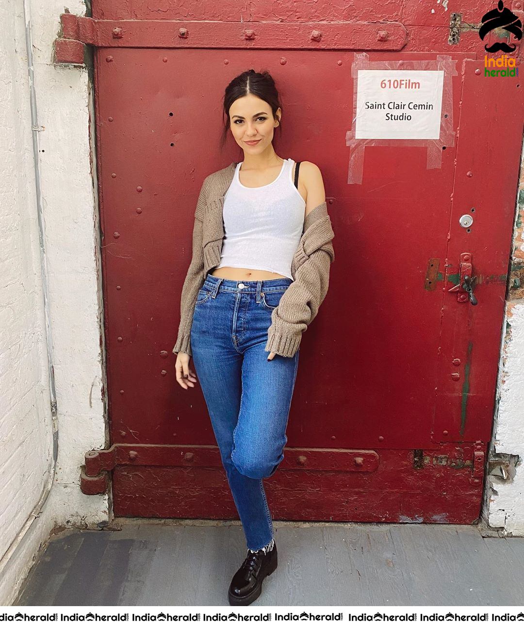 Victoria Justice Latest Hot Photos from a Party to spice up your day