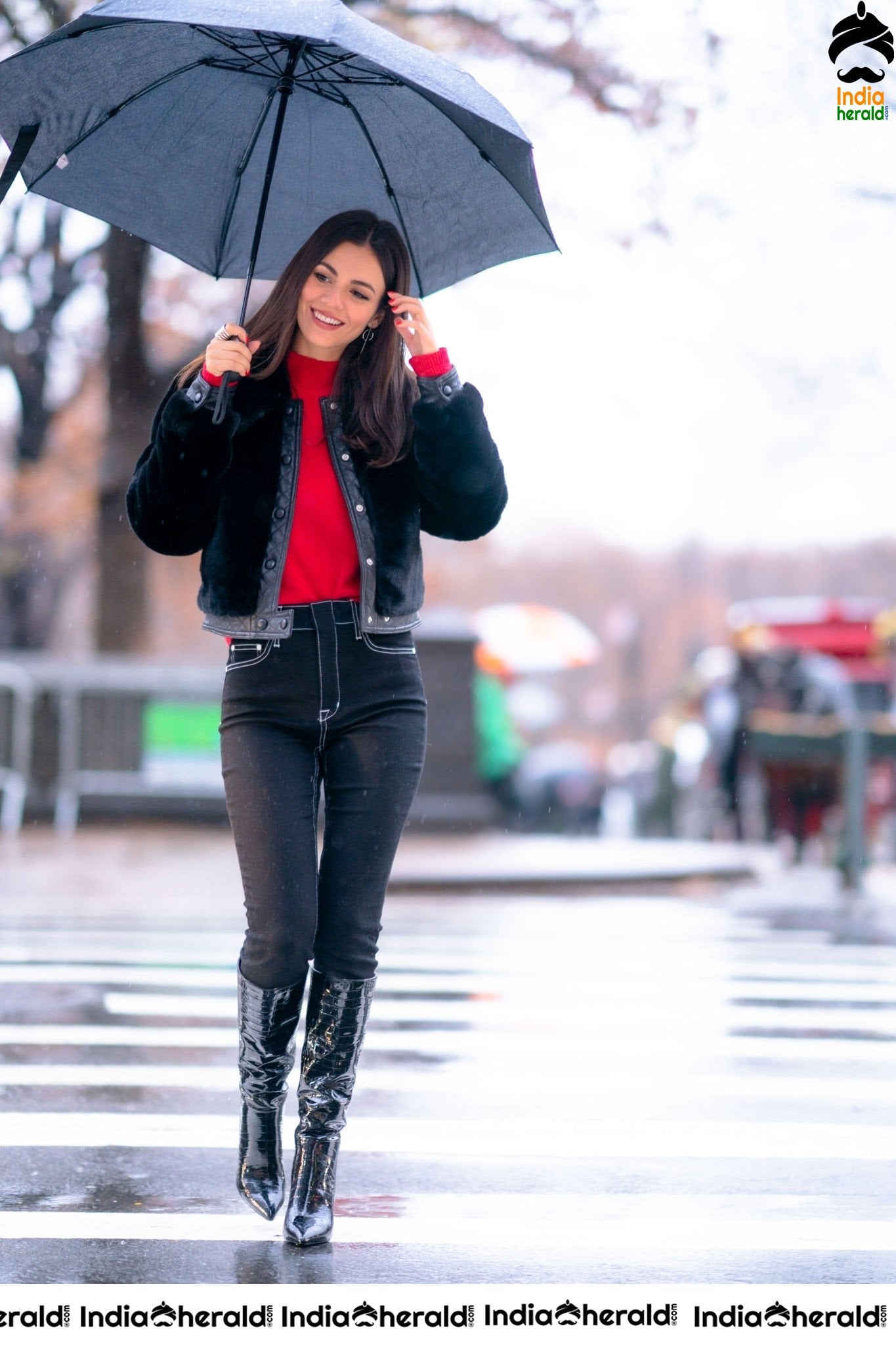 Victoria Justice Out in New York on a Rain Day Set 1