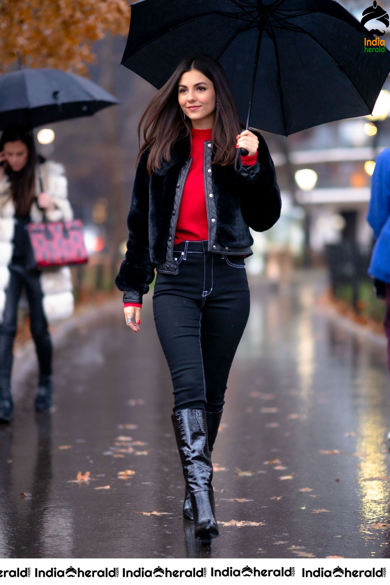 Victoria Justice Out in New York on a Rain Day Set 2