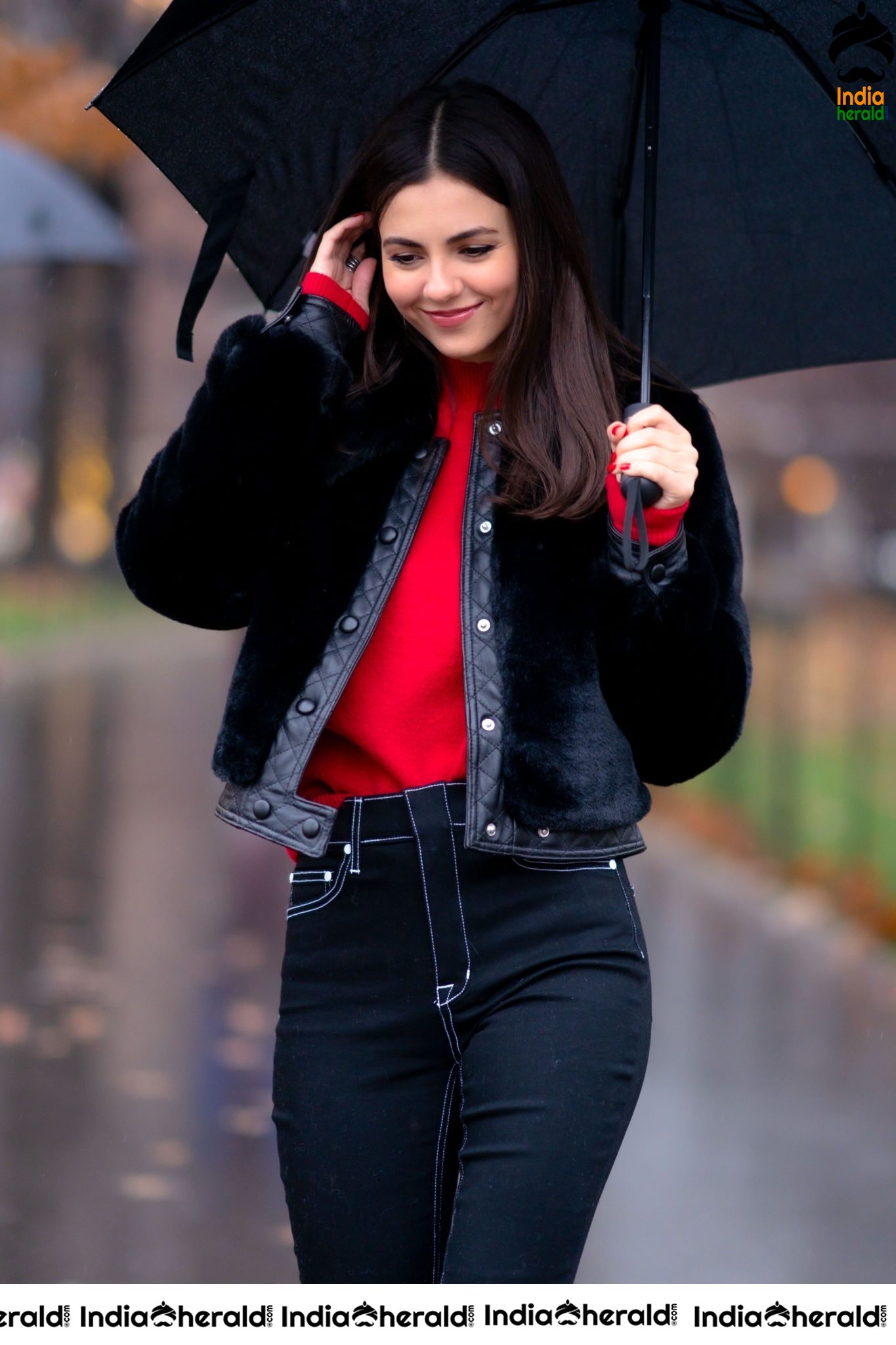 Victoria Justice Out in New York on a Rain Day Set 2