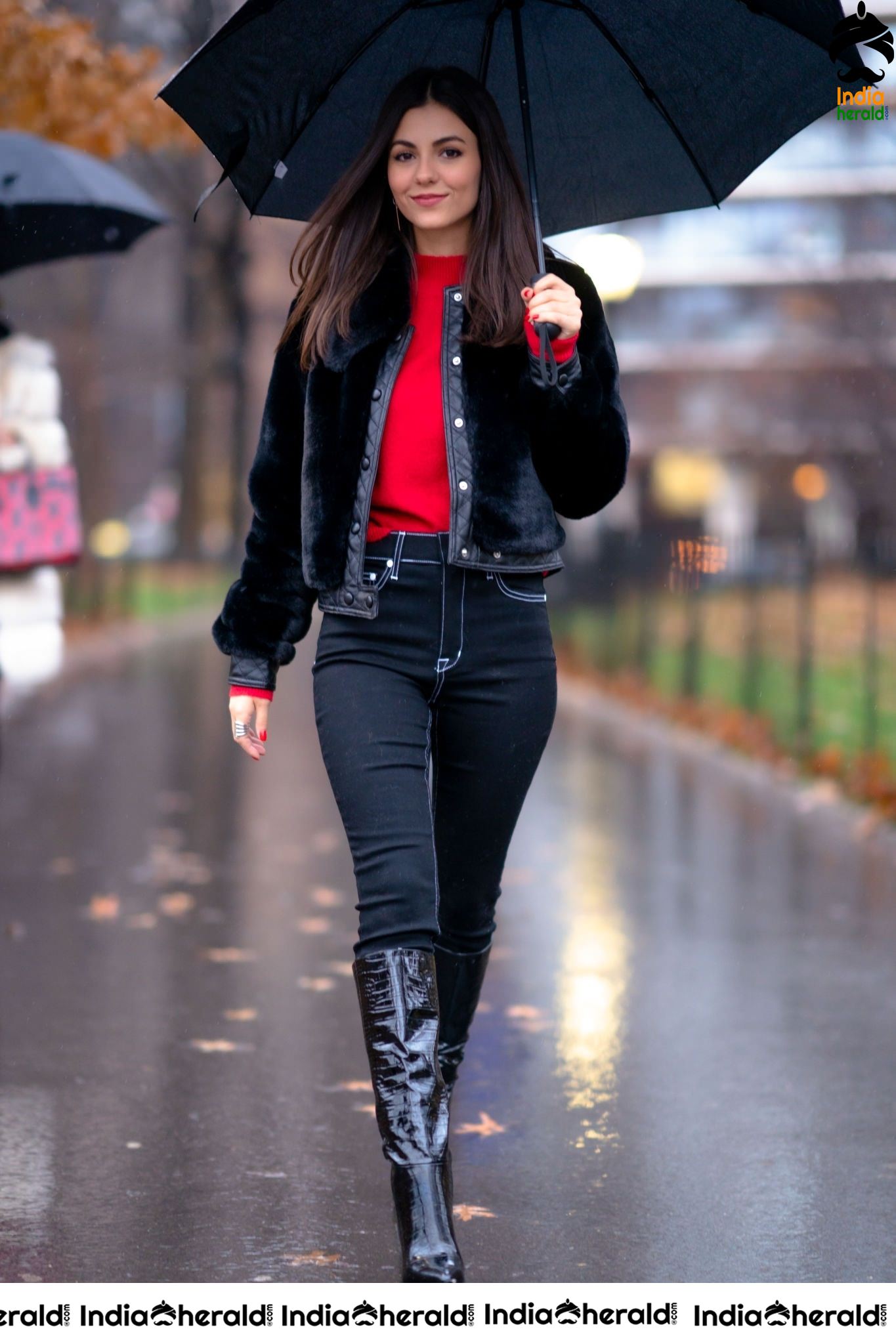Victoria Justice Out in New York on a Rain Day Set 2