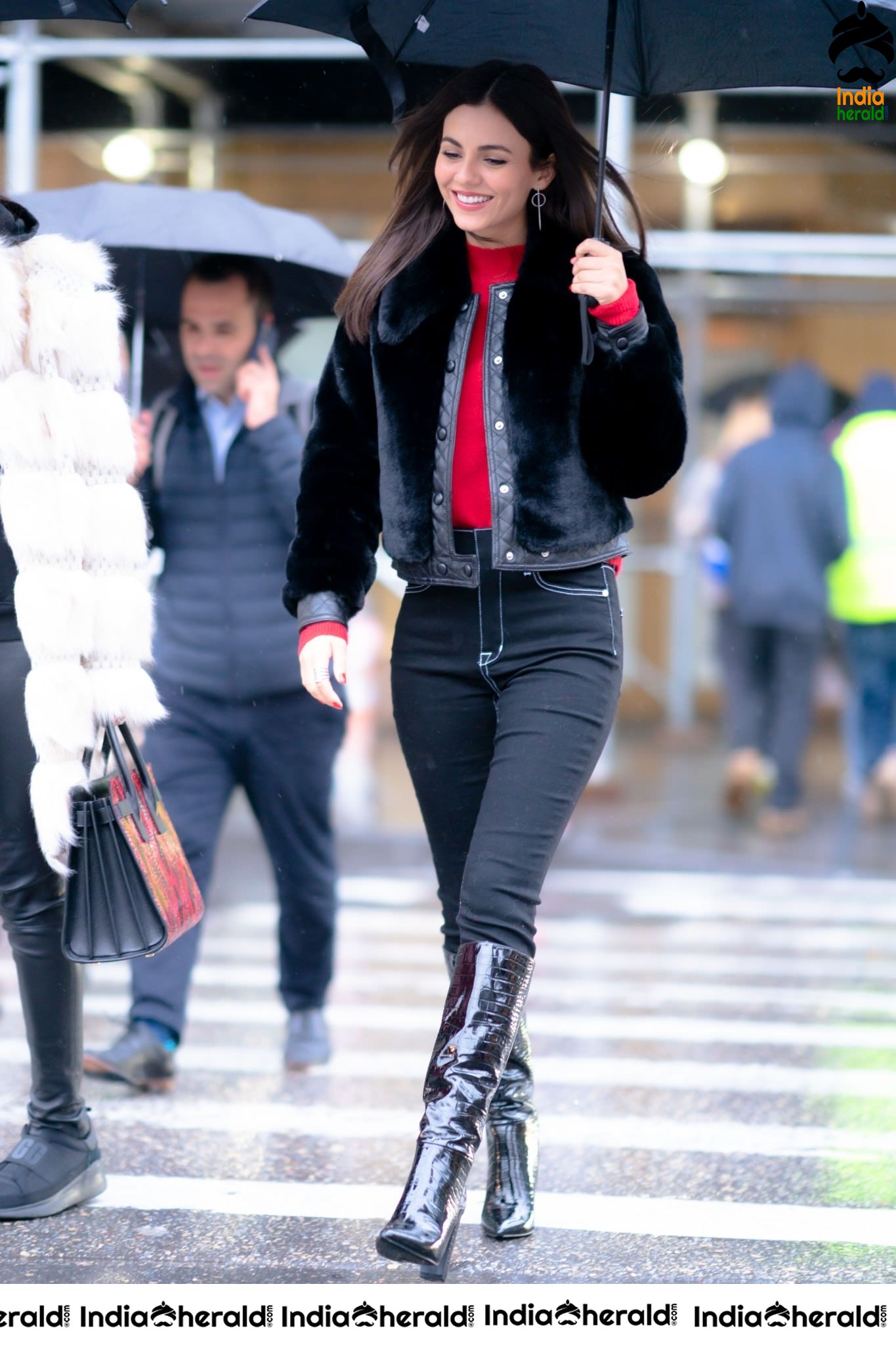 Victoria Justice Out in New York on a Rain Day Set 2