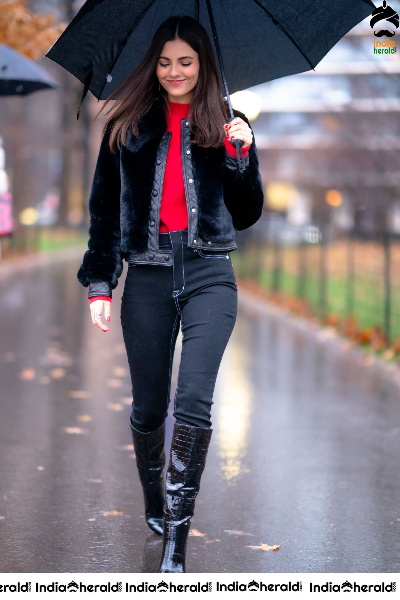 Victoria Justice Out in New York on a Rain Day Set 2