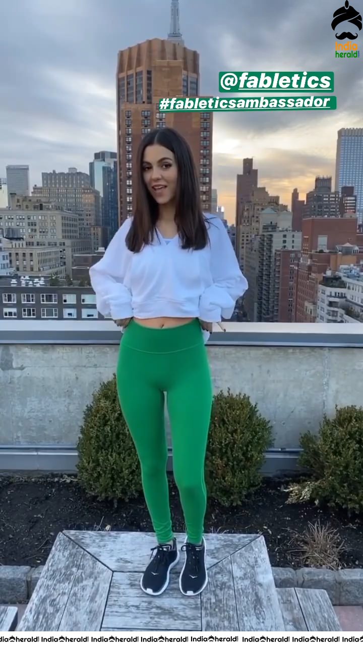 Victoria Justice shows her Hot Waist by wearing Tight Leggings in recent clicks