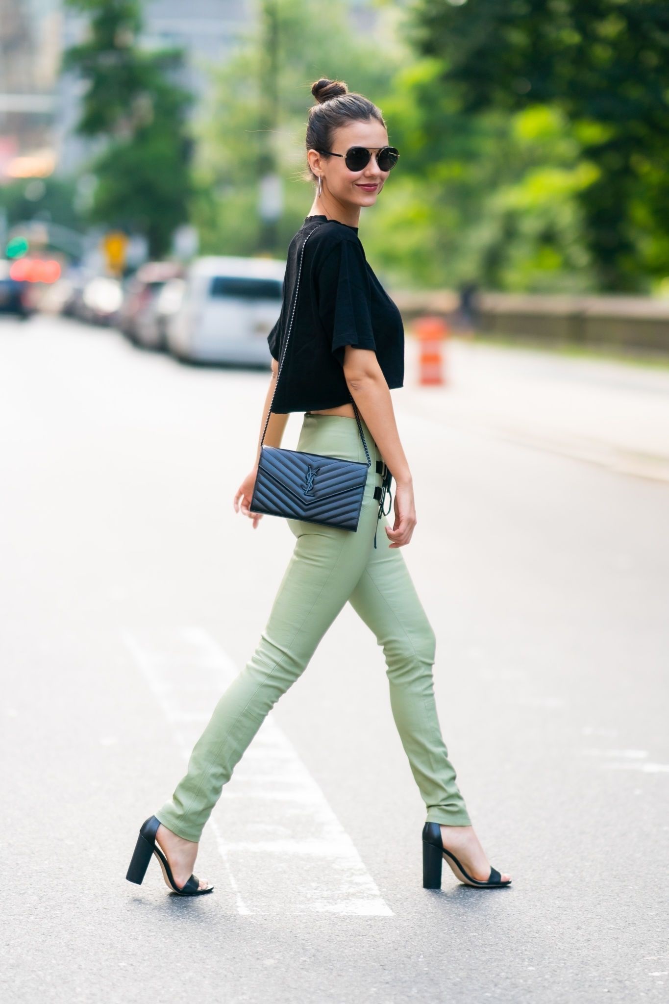 Victoria Justice Shows Her Navel While Walking In Street Of NYC Set 2