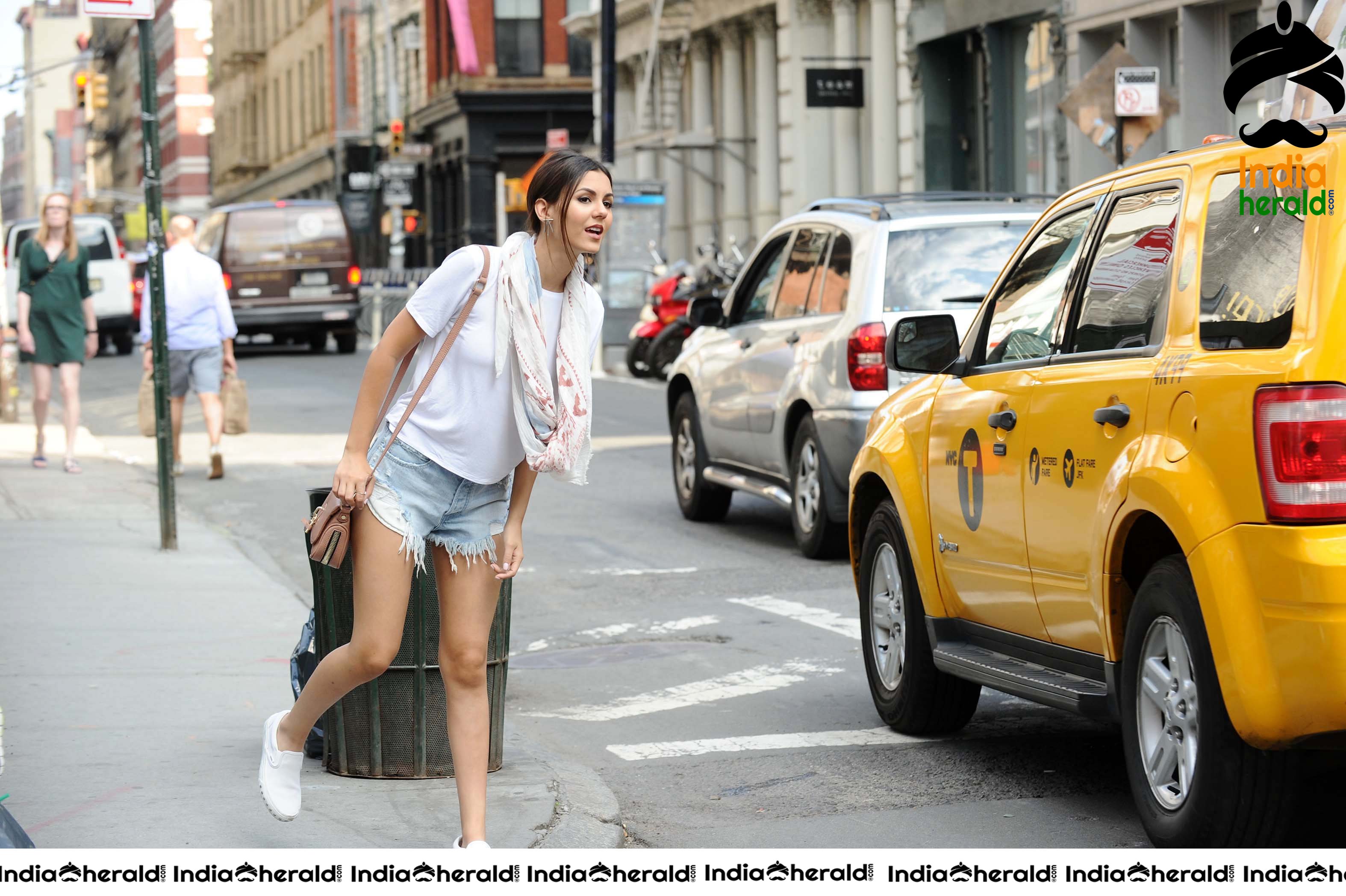 Victoria Justice shows her Sexy Thighs while she was caught in Public at NYC Set 2