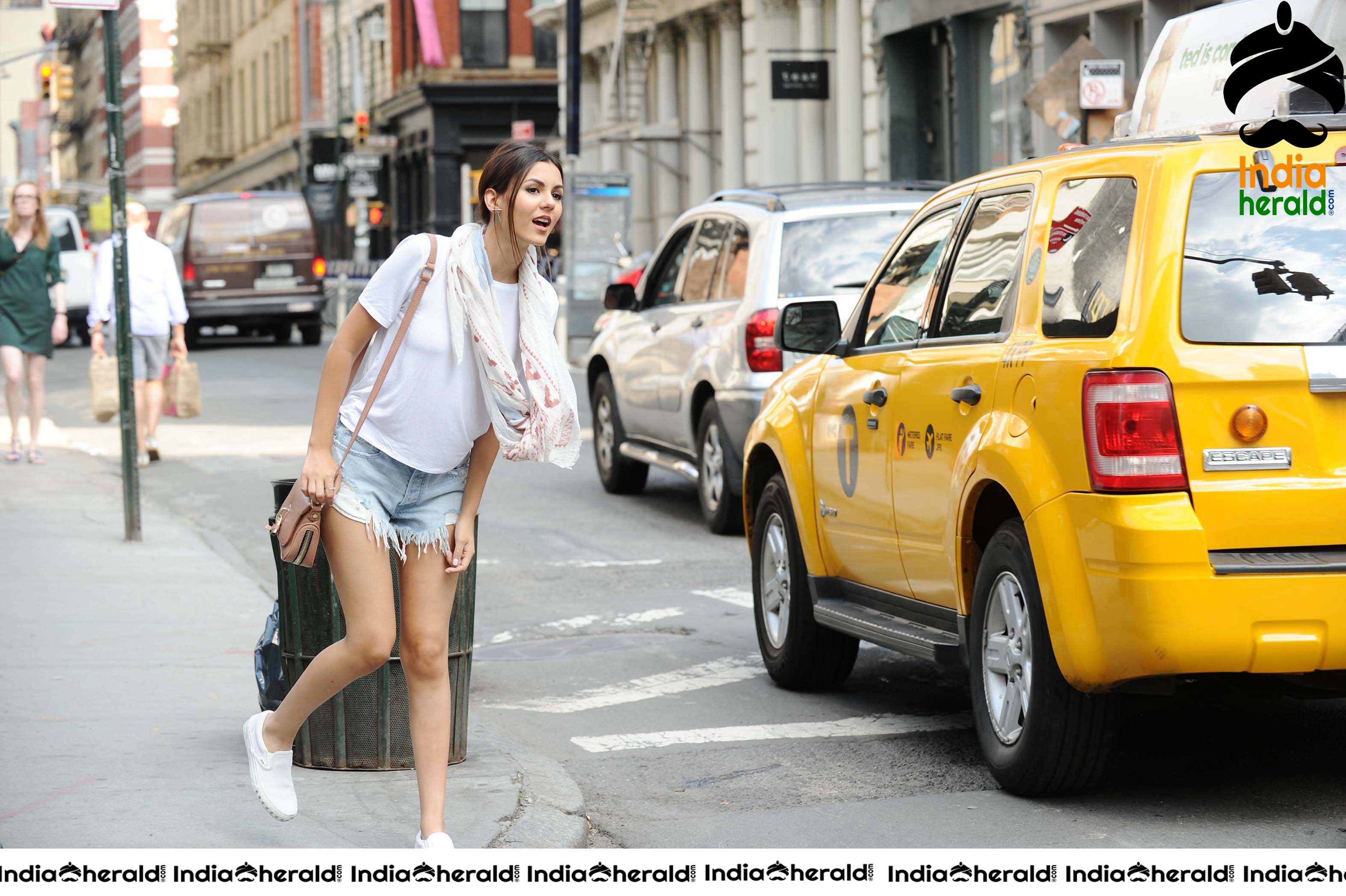 Victoria Justice shows her Sexy Thighs while she was caught in Public at NYC Set 2