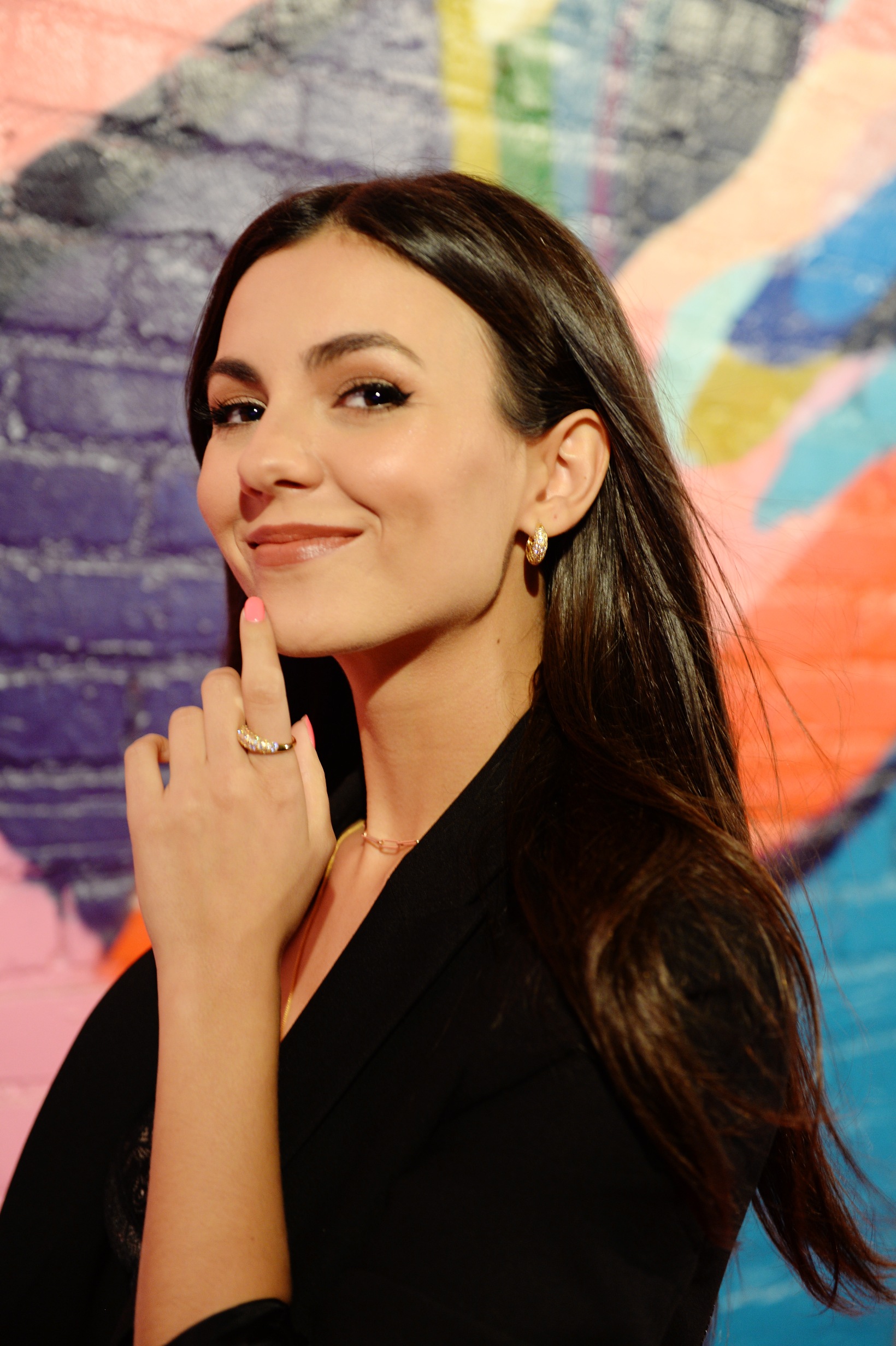 Victoria Justice Spotted In Bra At The Pandora Street Of Loves In Los Angeles Set 3