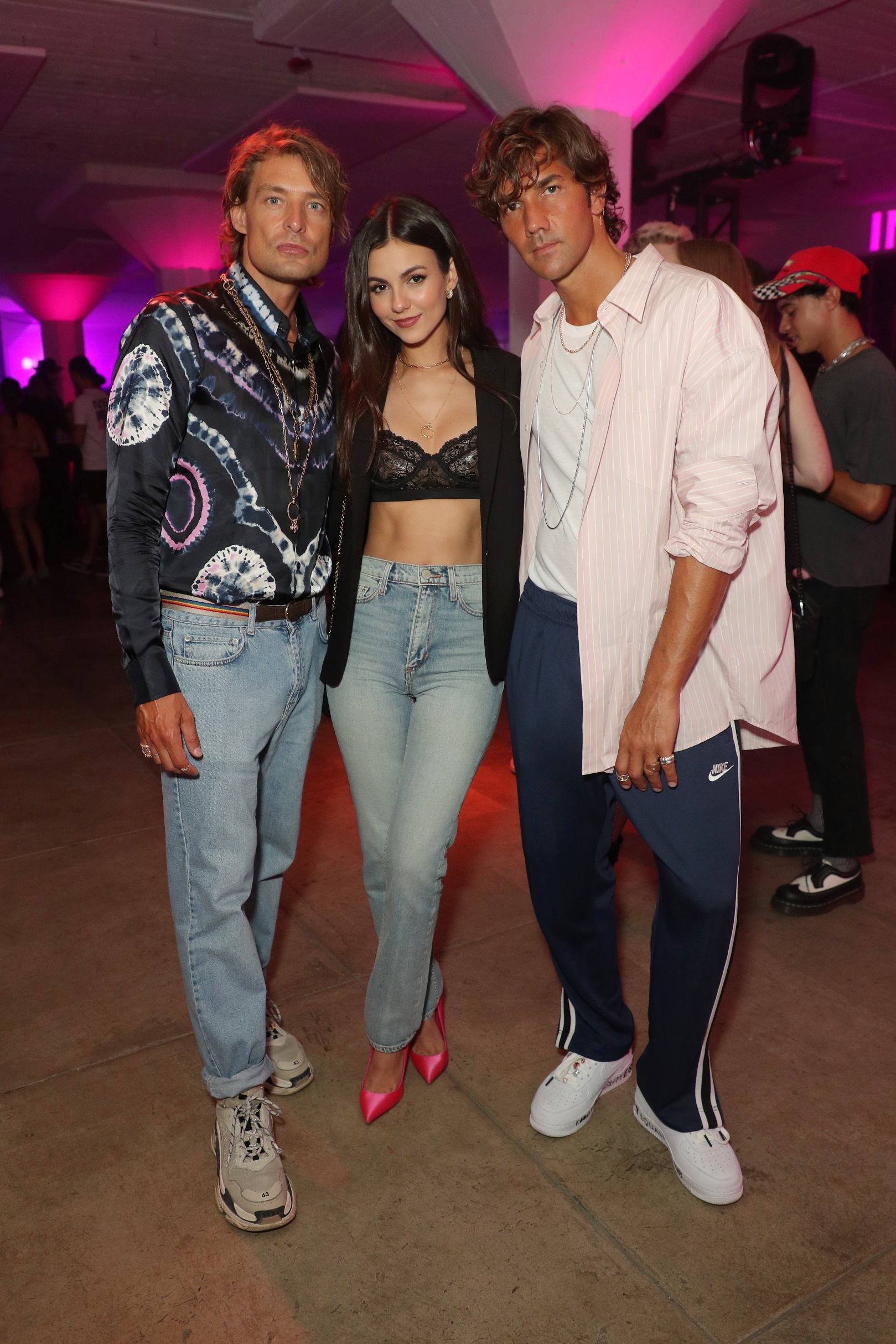 Victoria Justice Spotted In Bra At The Pandora Street Of Loves In Los Angeles Set 3
