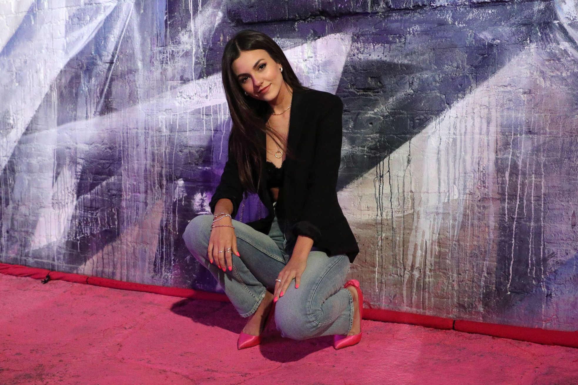 Victoria Justice Spotted In Bra At The Pandora Street Of Loves On Los Angeles Set 1