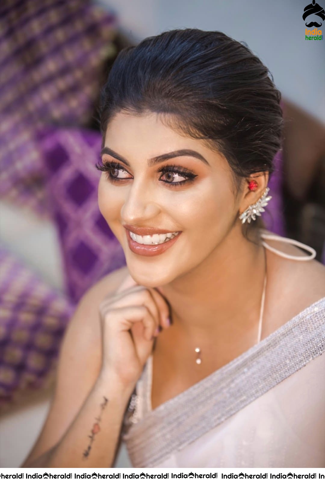 Yaashika Aanand Latest Hot in White Transparent Saree