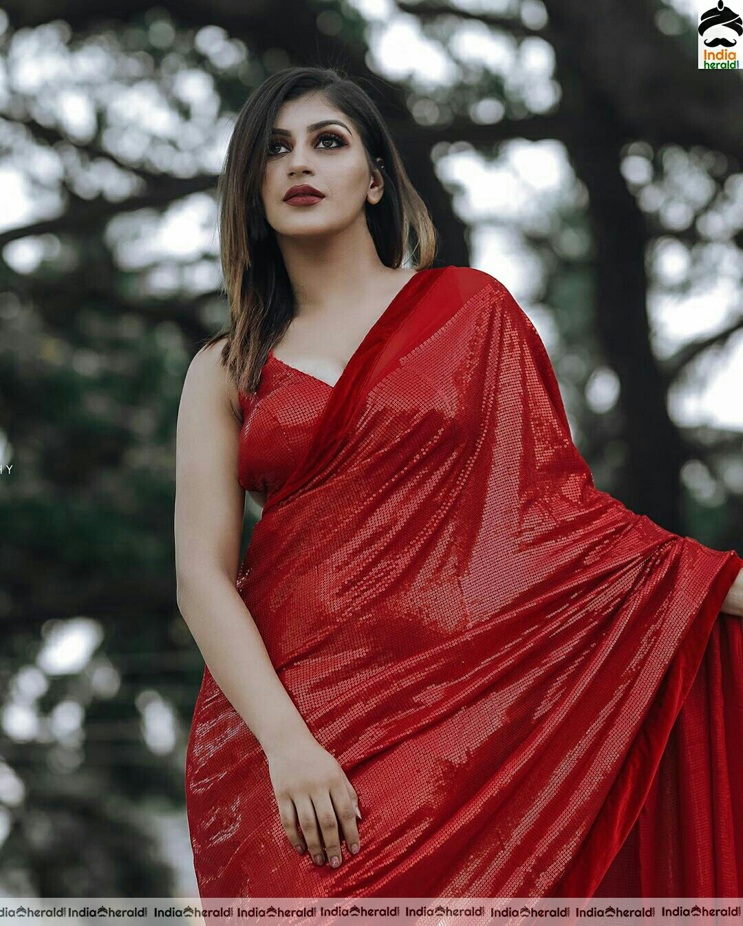 Yashika Aannand Hot Latest Red Saree Stills