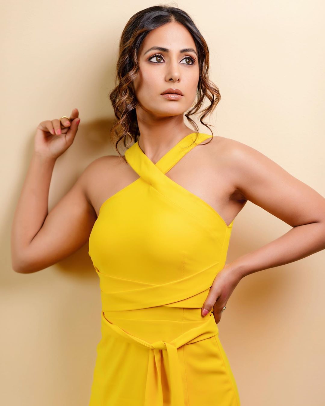 Yellow Yellow Pretty Fellow Hina Khan