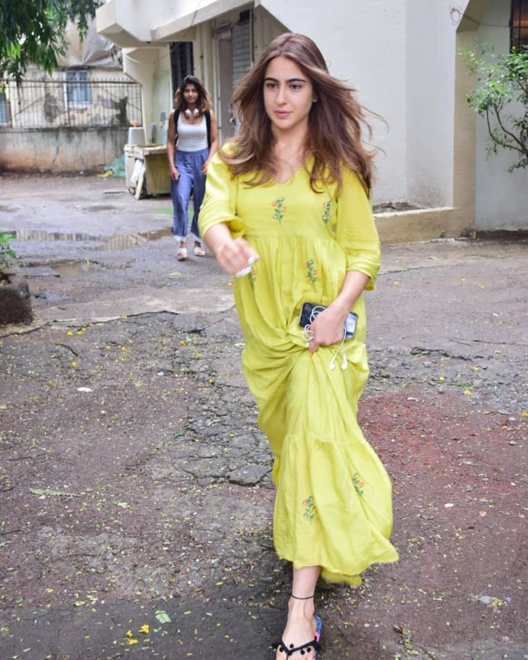 Yellow Yellow Pretty Fellow Sara Ali Khan