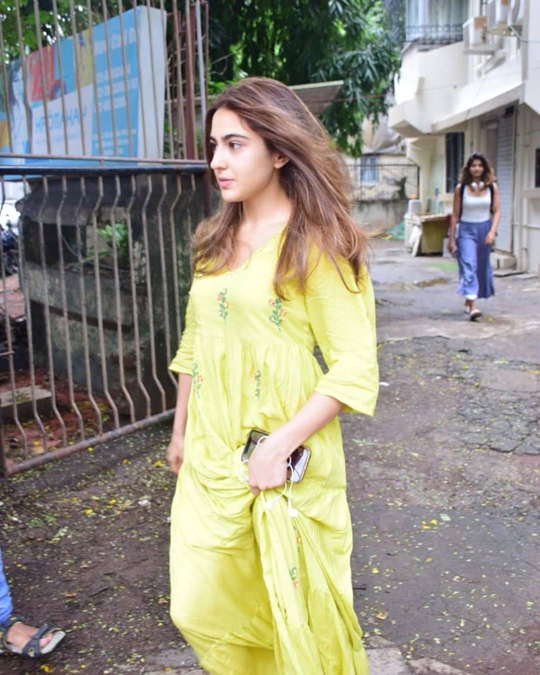 Yellow Yellow Pretty Fellow Sara Ali Khan