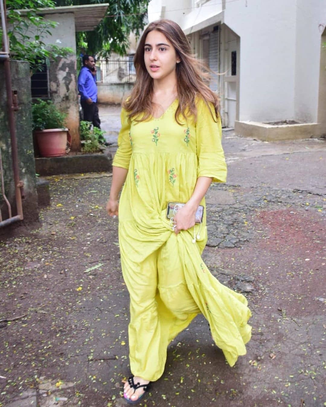 Yellow Yellow Pretty Fellow Sara Ali Khan
