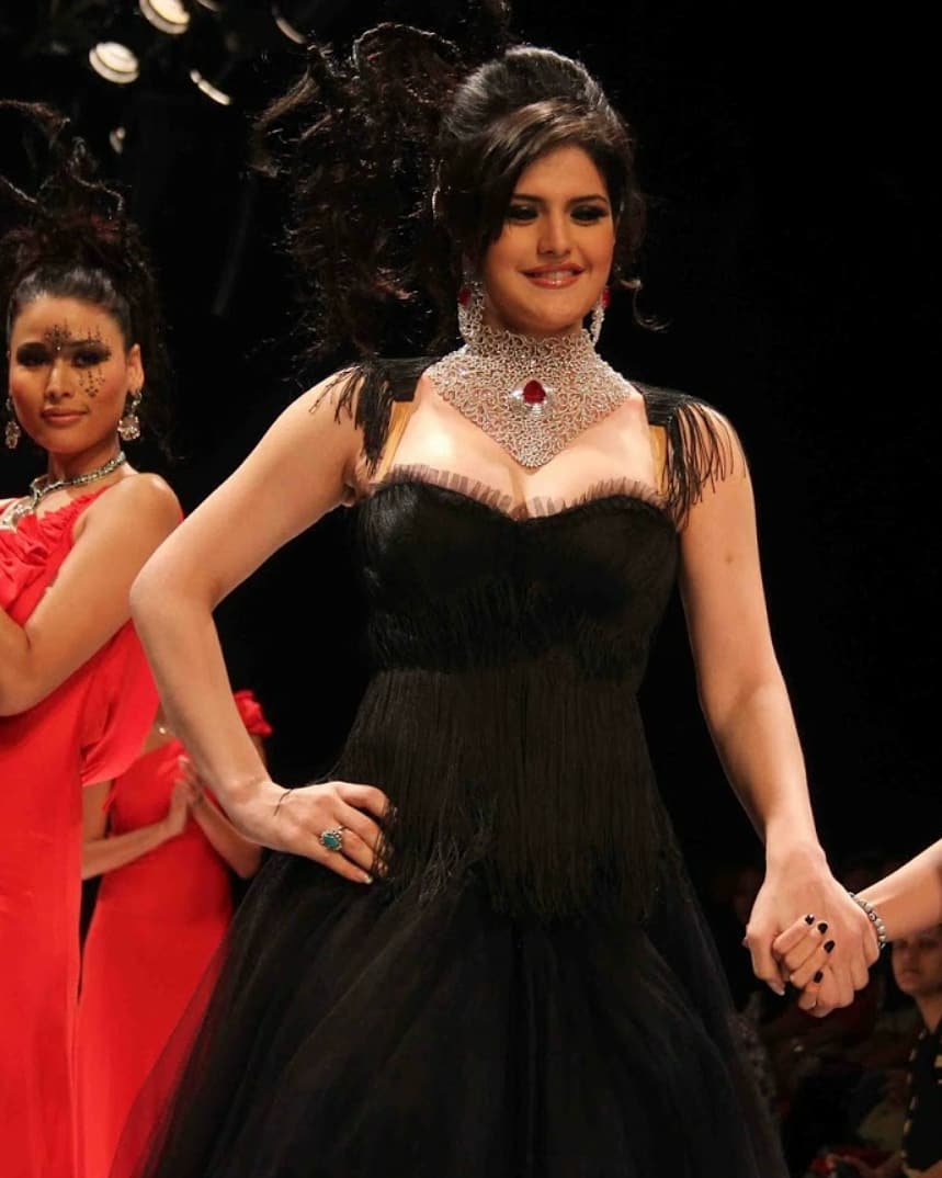 Zareen Khan Mega Cleavage Show in Black Dress