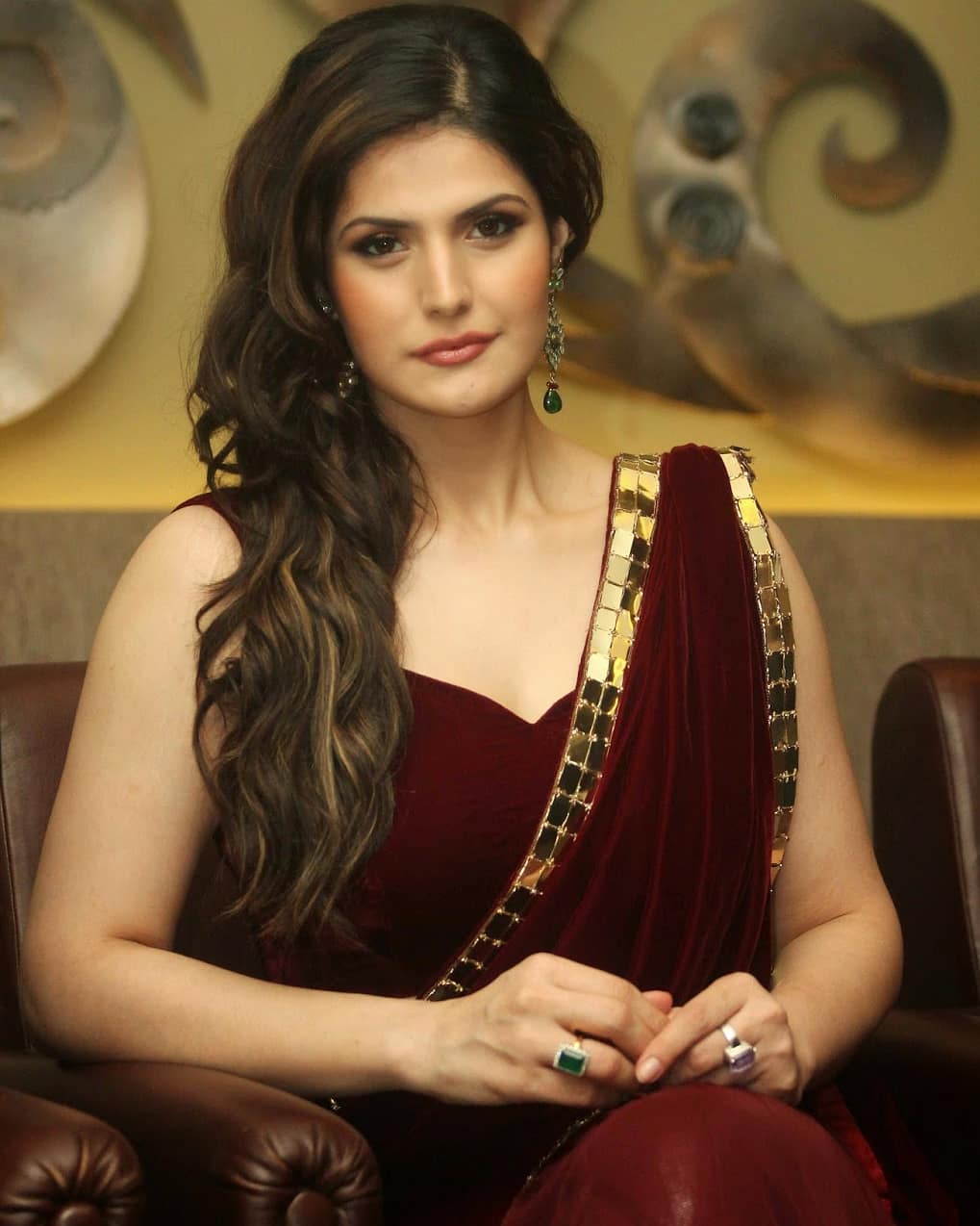 Zarine Khan Show Casing Her Most Amazing Curves In Maroon Revealing Saree