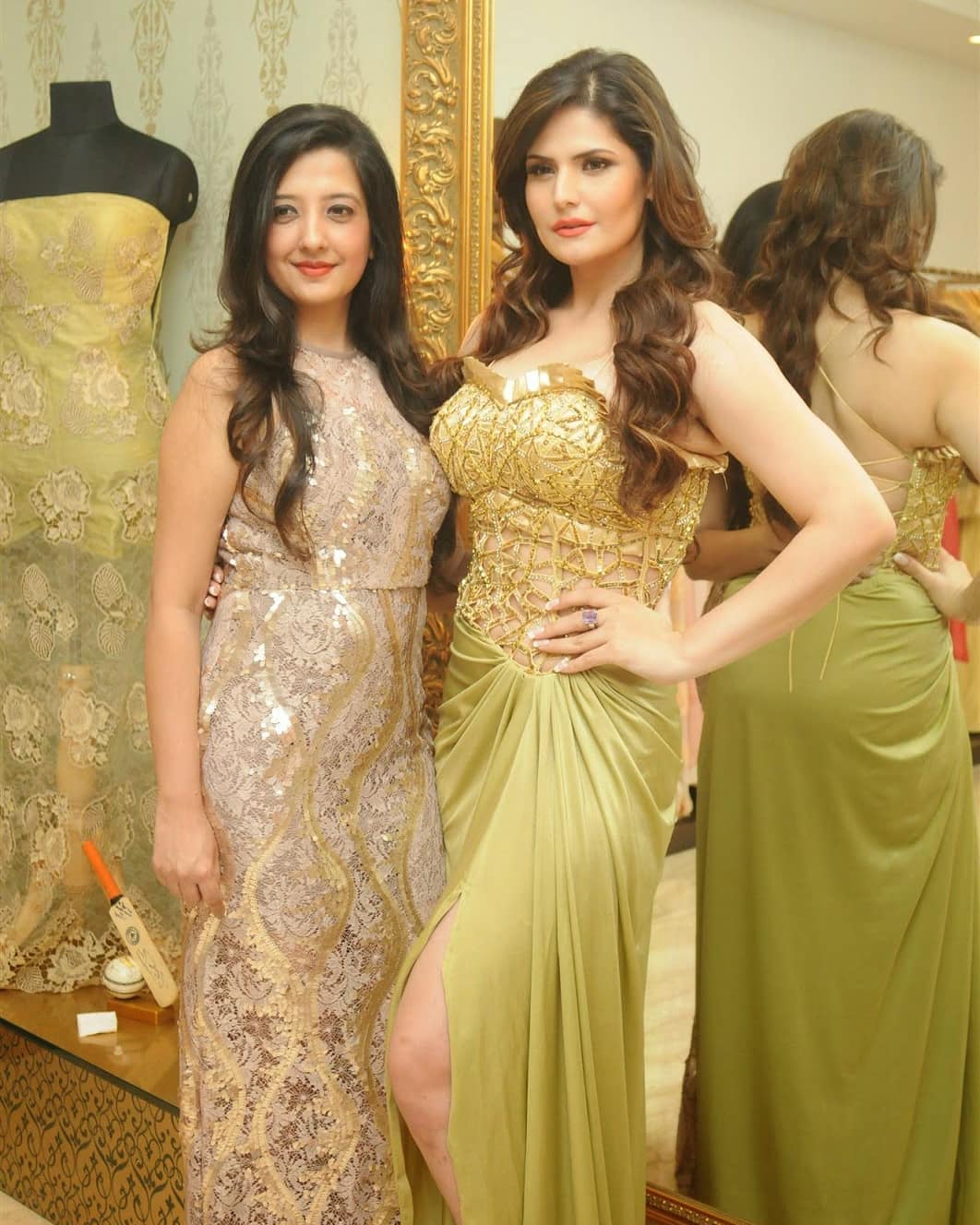 Zarine Khan Showcasing Her Amasing Curves