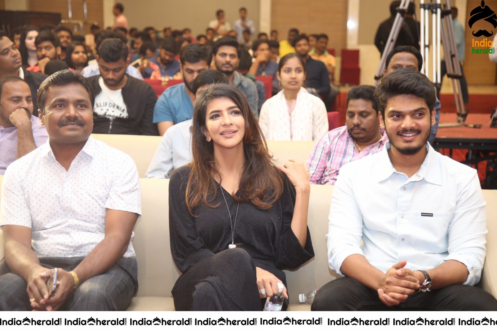 3 Monkeys Movie Event Stills Set 5