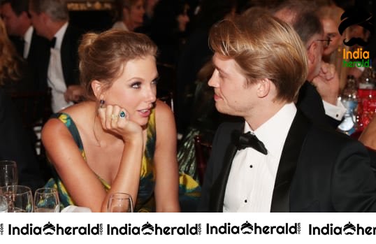 77th Annual Golden Globe Awards in Beverly Hills Set 1