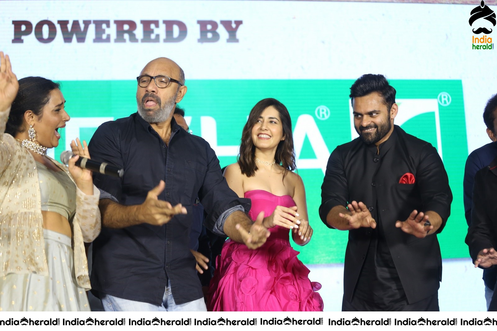 Actor Sathyaraj Dancing along with Raashi Khanna and Hari Teja On the Stage Set 1