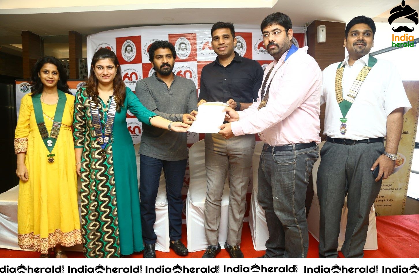 Actor Vaibhav Reddy Launches Dindigul Thalapakatti Clean Plate Challenge Fund Raiser support for Cancer patients Set 2