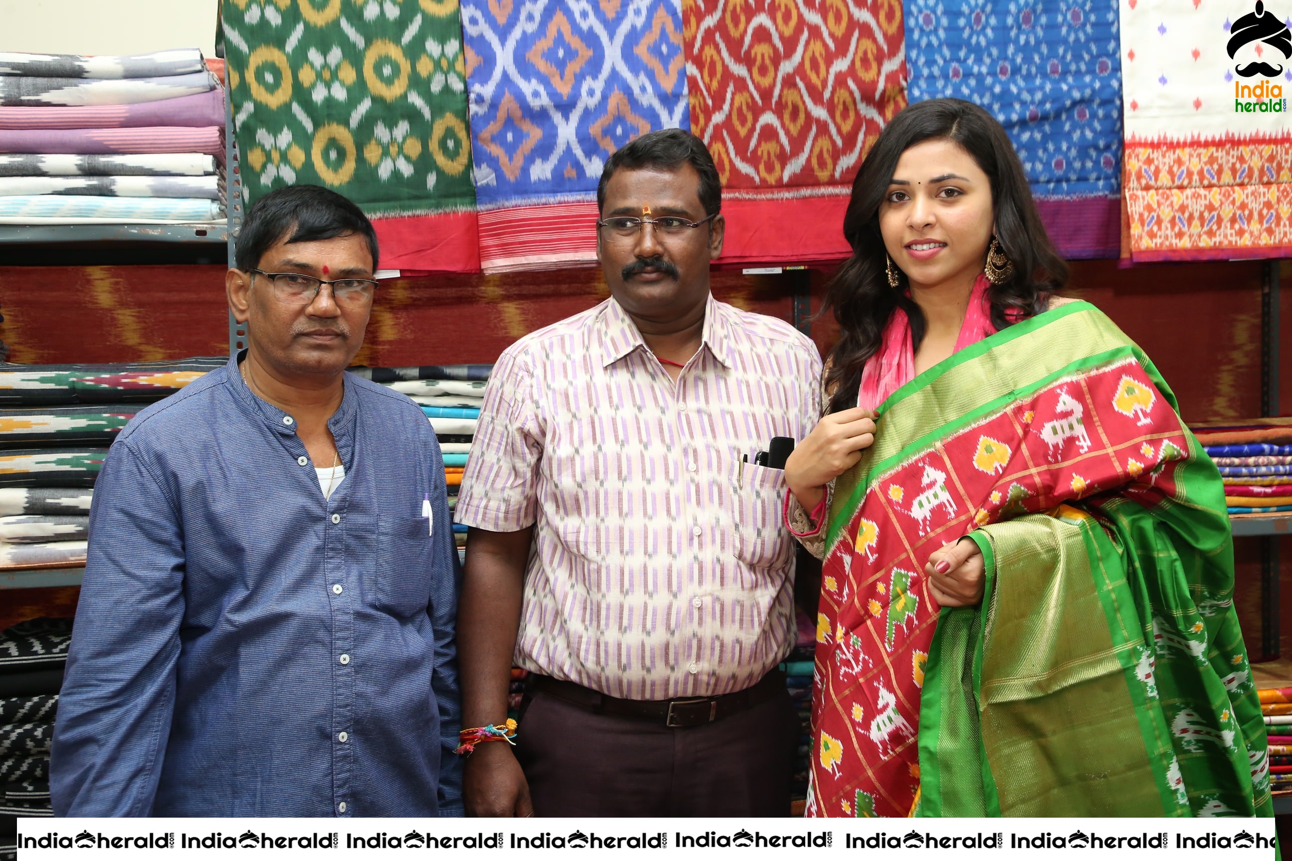 Actress Aashikka Meka Inaugurates Pochampally IKAT Art Mela