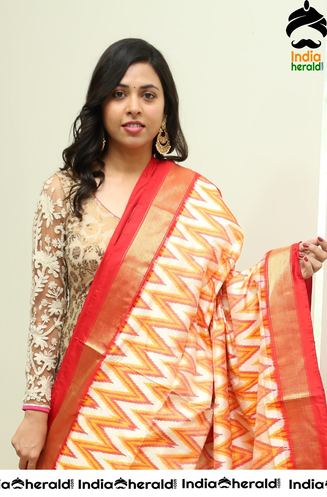 Actress Aashikka Meka Inaugurates Pochampally IKAT Art Mela