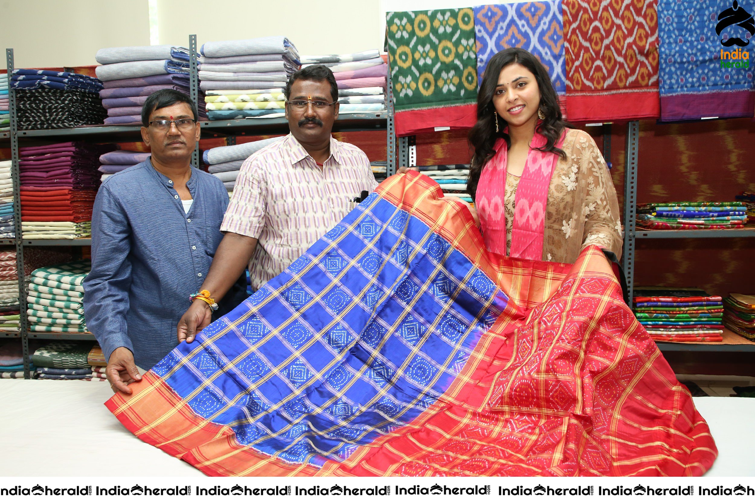 Actress Aashikka Meka Inaugurates Pochampally IKAT Art Mela