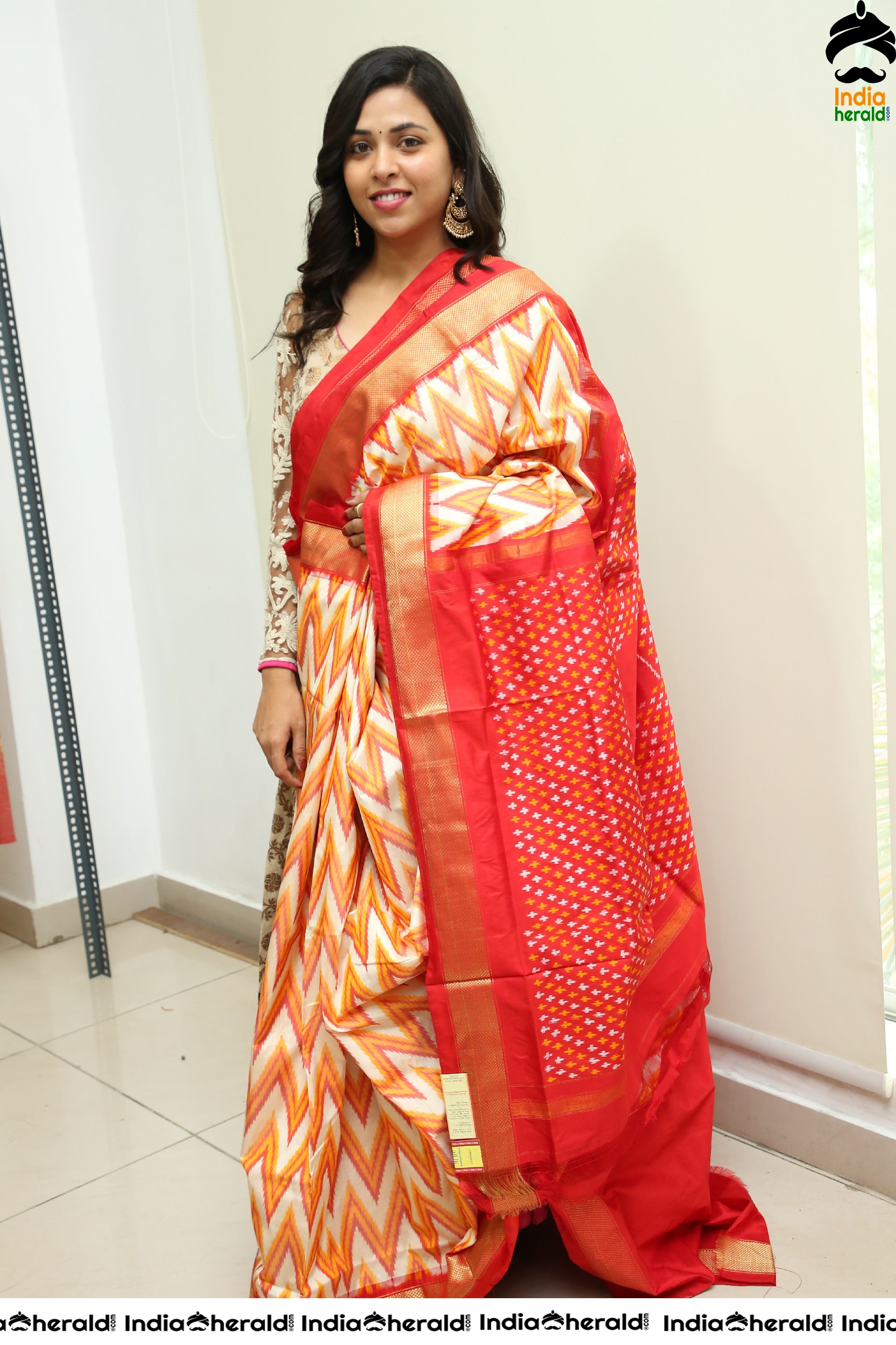 Actress Aashikka Meka Inaugurates Pochampally IKAT Art Mela