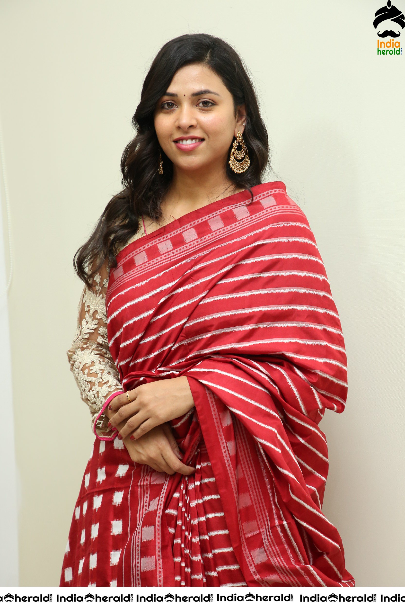 Actress Aashikka Meka Inaugurates Pochampally IKAT Art Mela