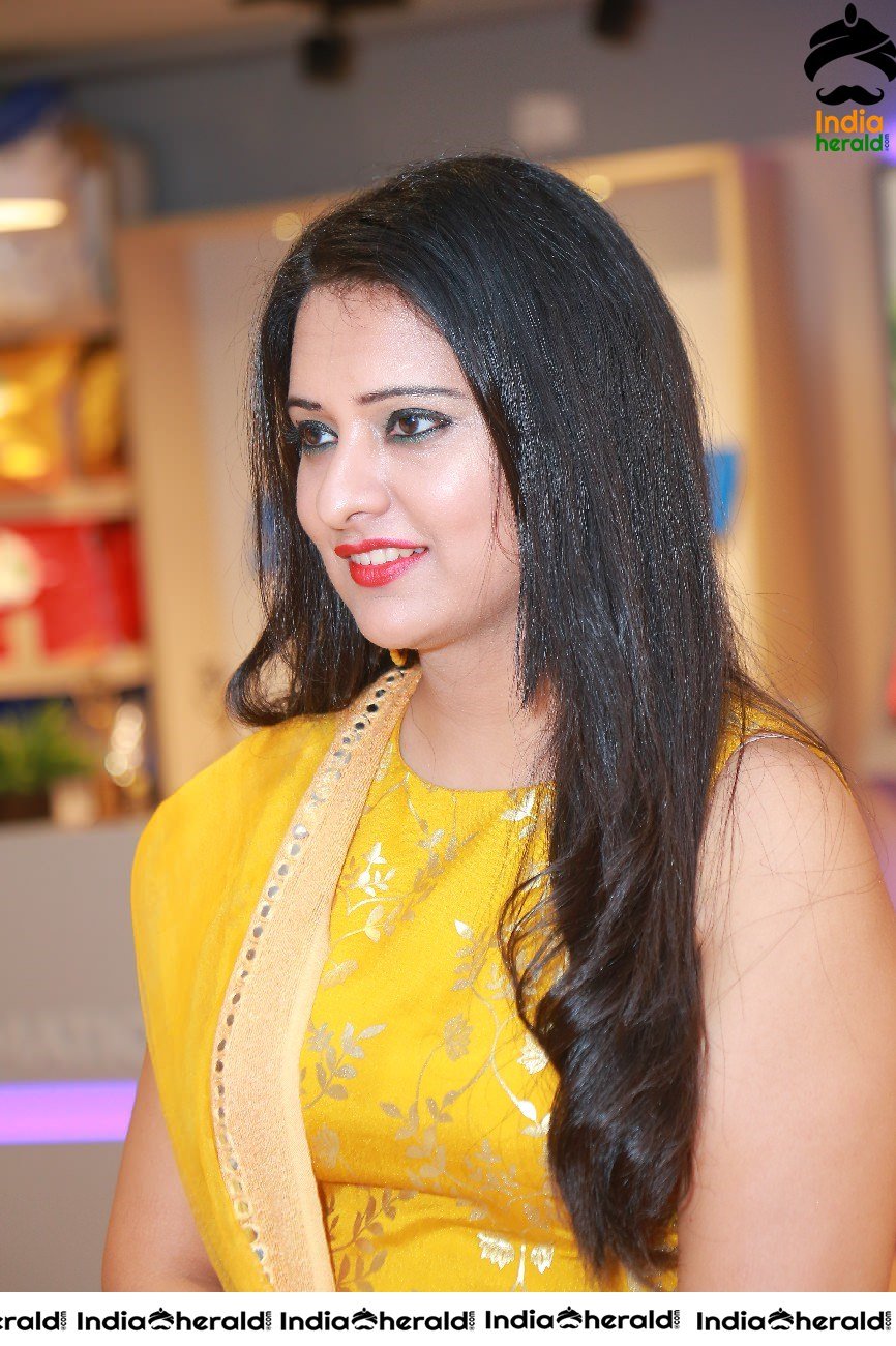 Actress Nikita Launches Sleepwell world Retail Showroom at Gachibowli Set 2