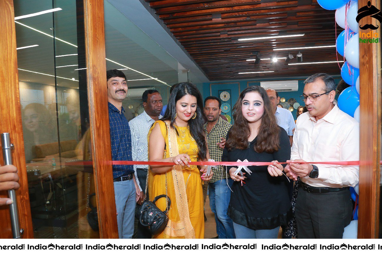 Actress Nikita Launches Sleepwell world Retail Showroom at Gachibowli Set 2