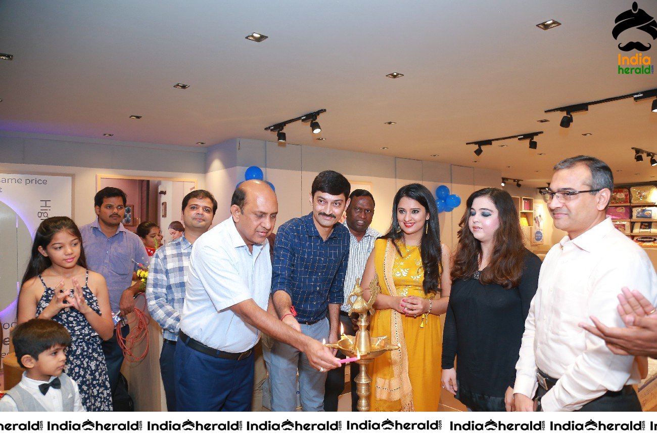 Actress Nikita Launches Sleepwell world Retail Showroom at Gachibowli Set 3