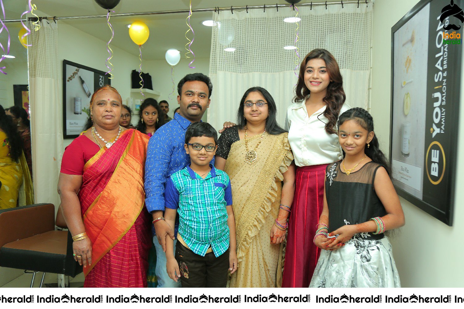 Actress Yamini Bhaskar inaugurates Be You Salon at Narsaraopet Set 1