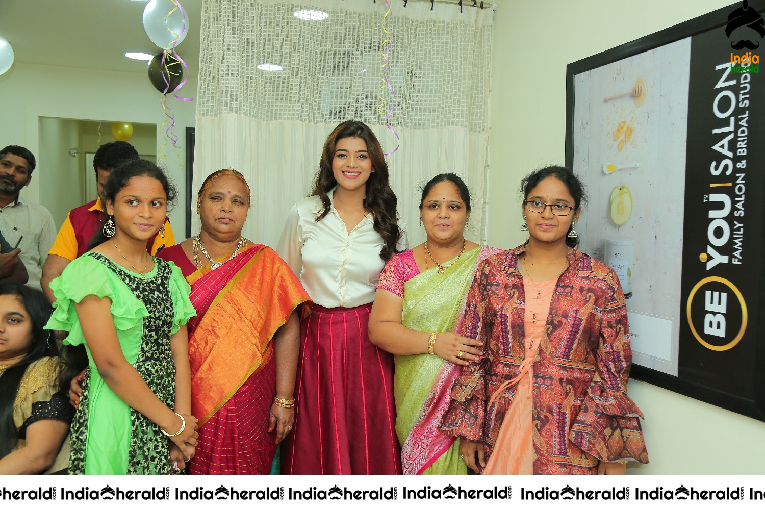 Actress Yamini Bhaskar inaugurates Be You Salon at Narsaraopet Set 1