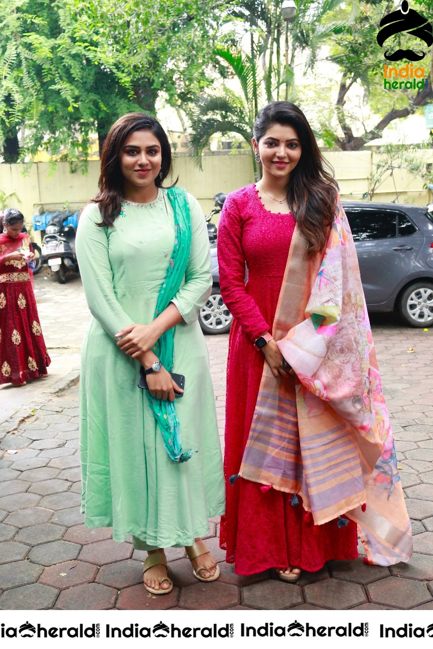 Actresses Indhuja and Athulya Celebrated Diwali with Kids