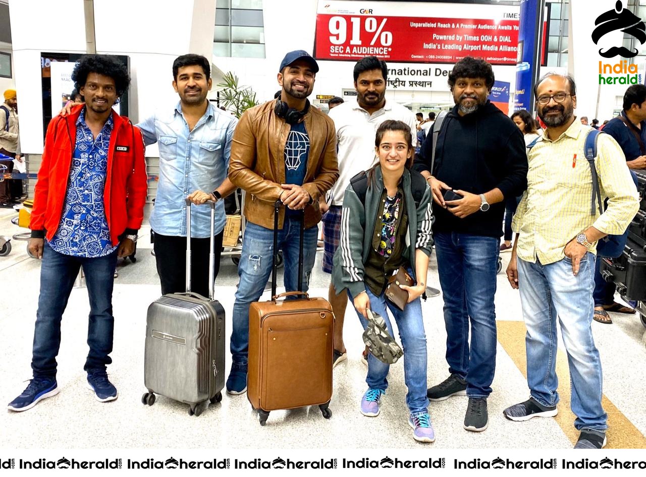 Agni Siragugal crew leaves to Moscow