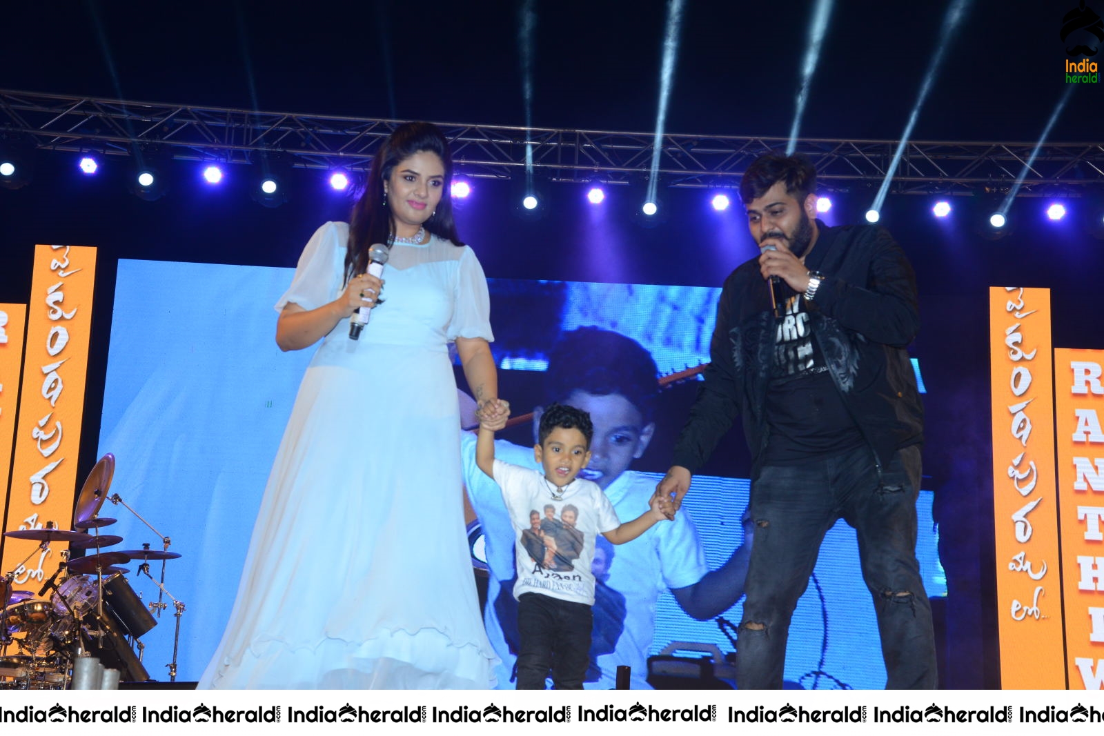 Ala Vaikuntapuramlo Movie Success Celebrations Photos Set 6
