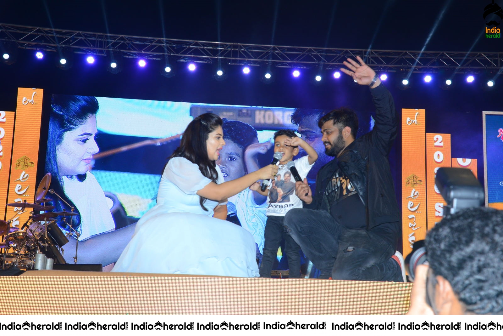 Ala Vaikuntapuramlo Movie Success Celebrations Photos Set 6