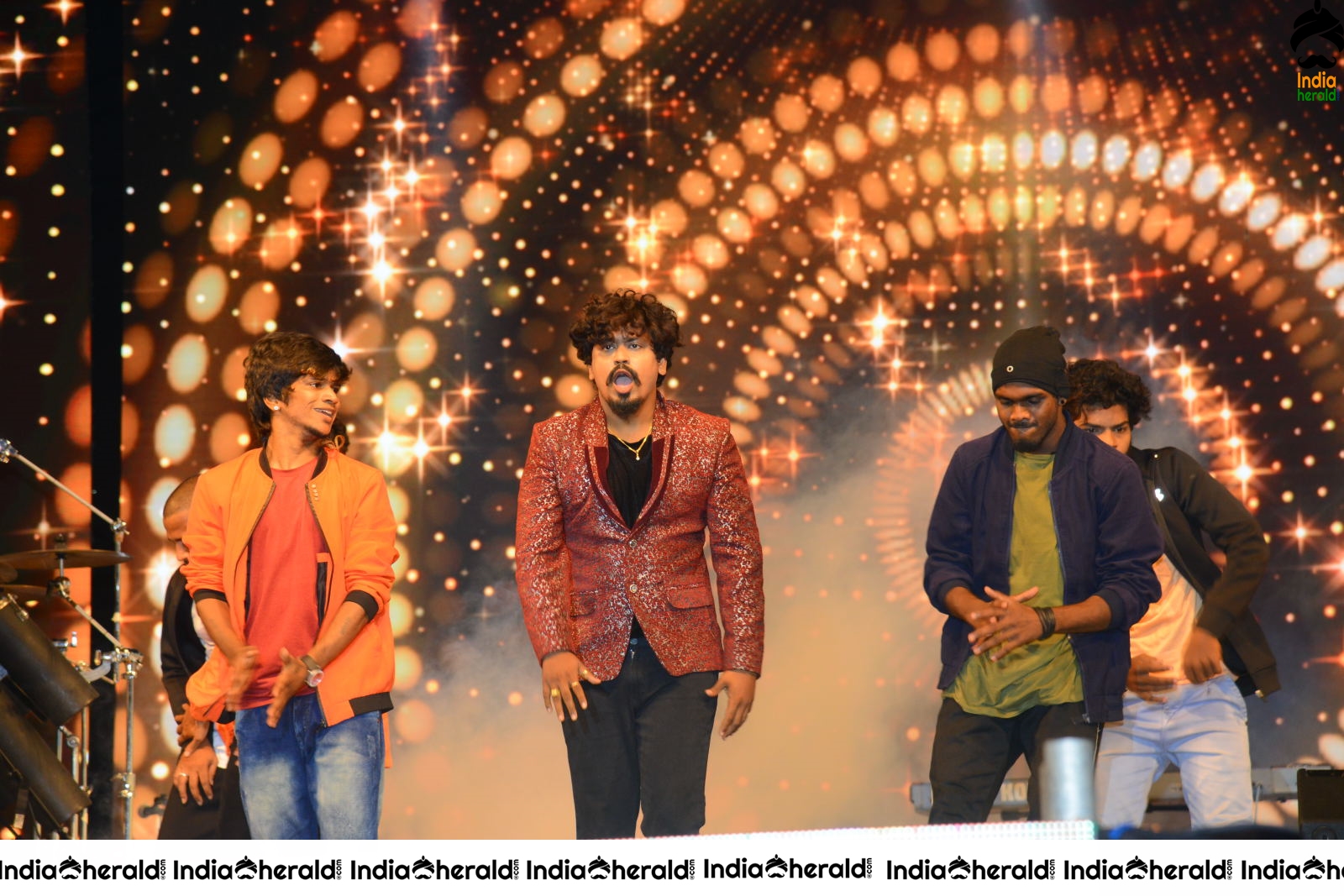 Ala Vaikuntapuramlo Movie Success Celebrations Photos Set 7