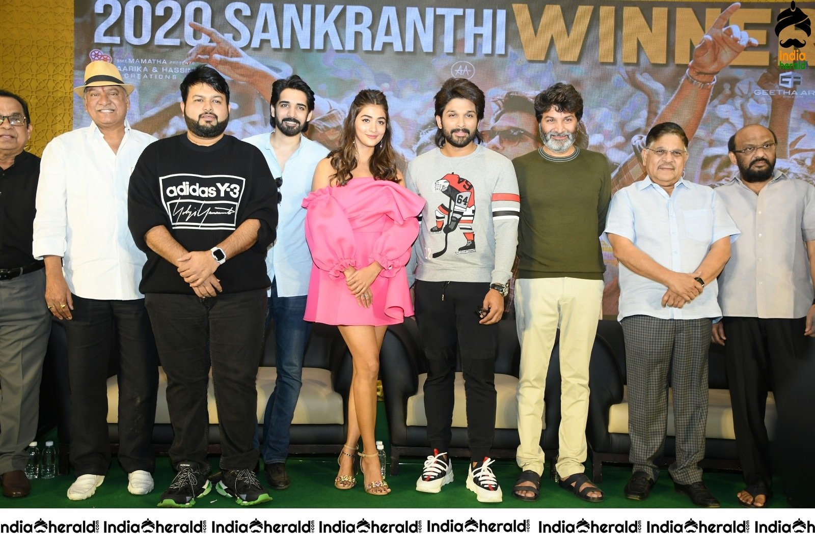 Ala Vaikunthapurramuloo Thanks Meet Group Pics