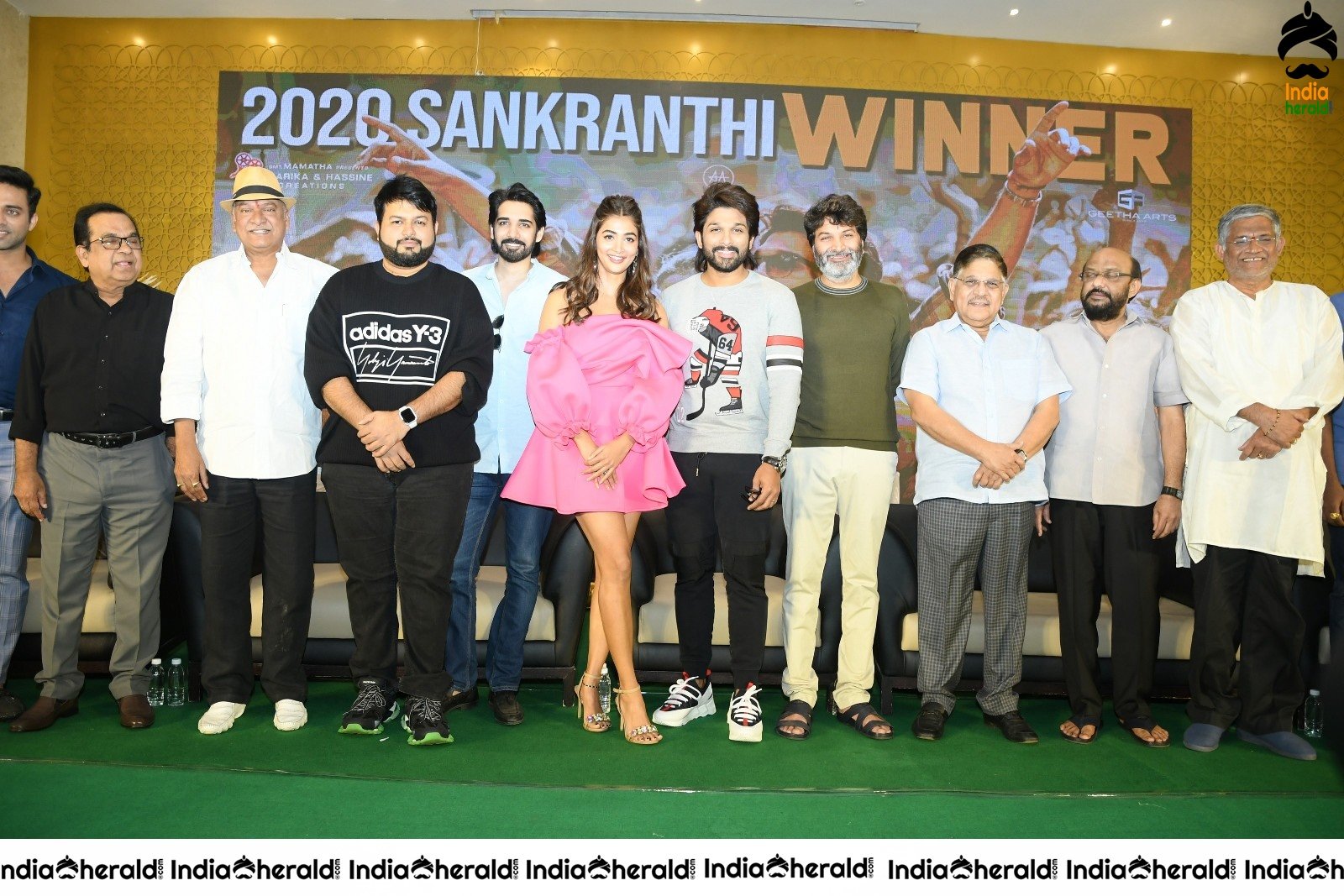 Ala Vaikunthapurramuloo Thanks Meet Group Pics