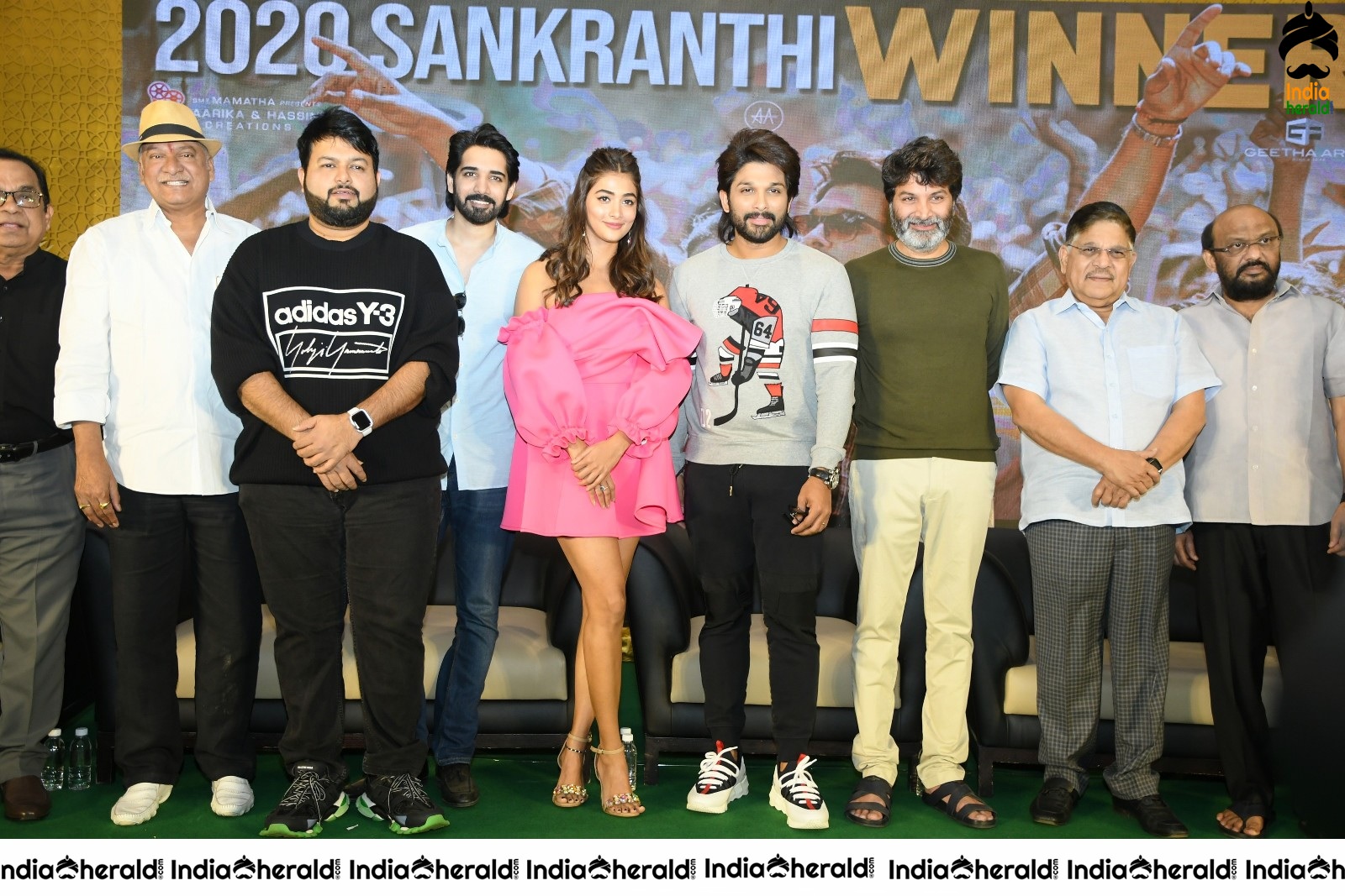 Ala Vaikunthapurramuloo Thanks Meet Group Pics