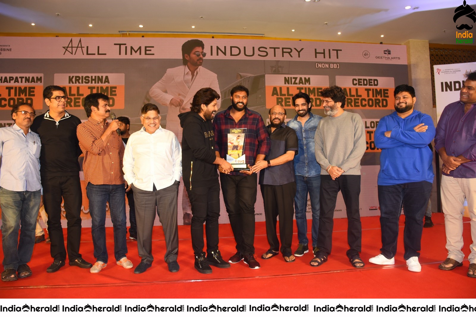 Ala Vailkunthapurramuloo Movie Thanks Meet Set 10