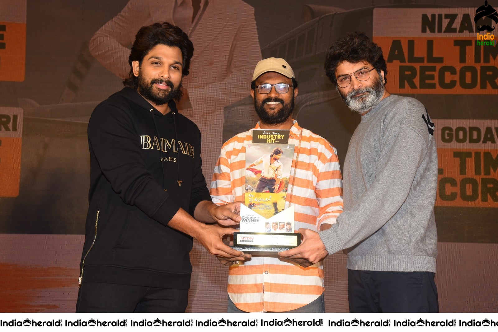Ala Vailkunthapurramuloo Movie Thanks Meet Set 10